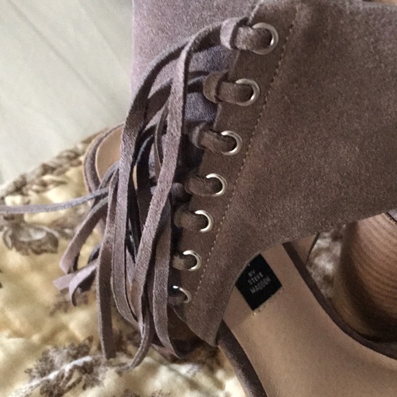 Steve Madden taupe sandals with chunky heel  NWOB - Picture 2 of 4